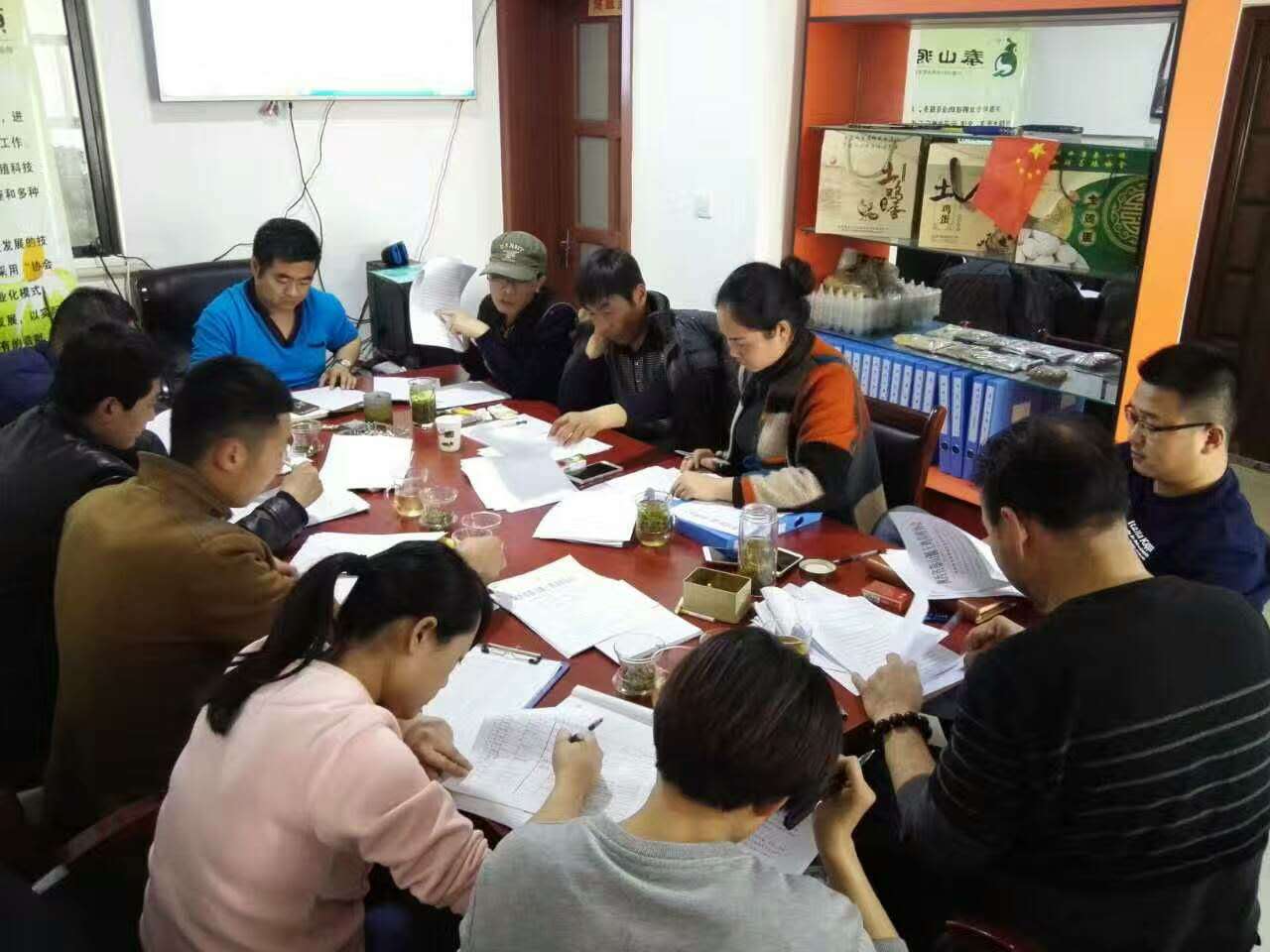 协会理事会会议顺利召开